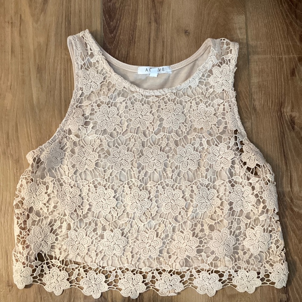 Sleeveless lace crop top